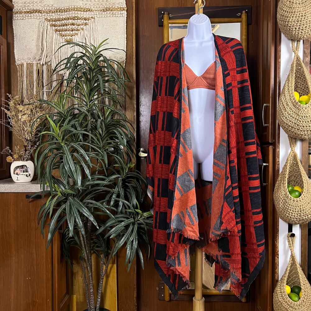 Petanu Pashma Anthropologie Ruana Poncho Wrap Red Black Geometric Scarf Fringe
